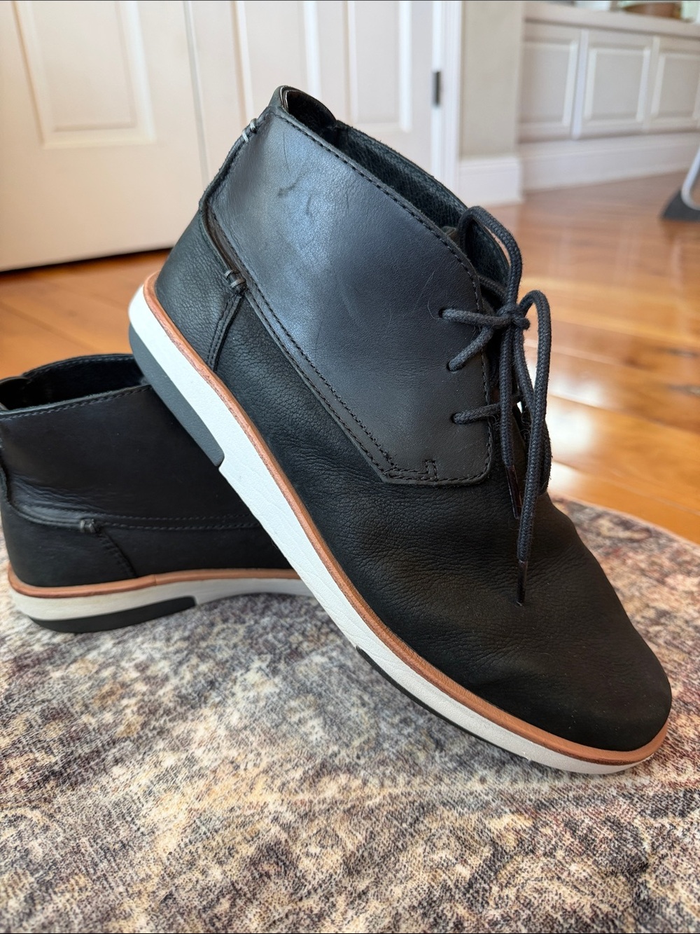 Olukai Men’s Leather Boots, size 9
